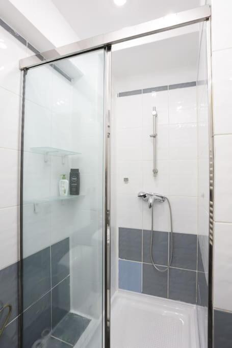 1 Bdrm Apartment In City Center Bucarest Extérieur photo
