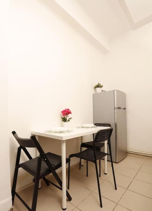 1 Bdrm Apartment In City Center Bucarest Extérieur photo